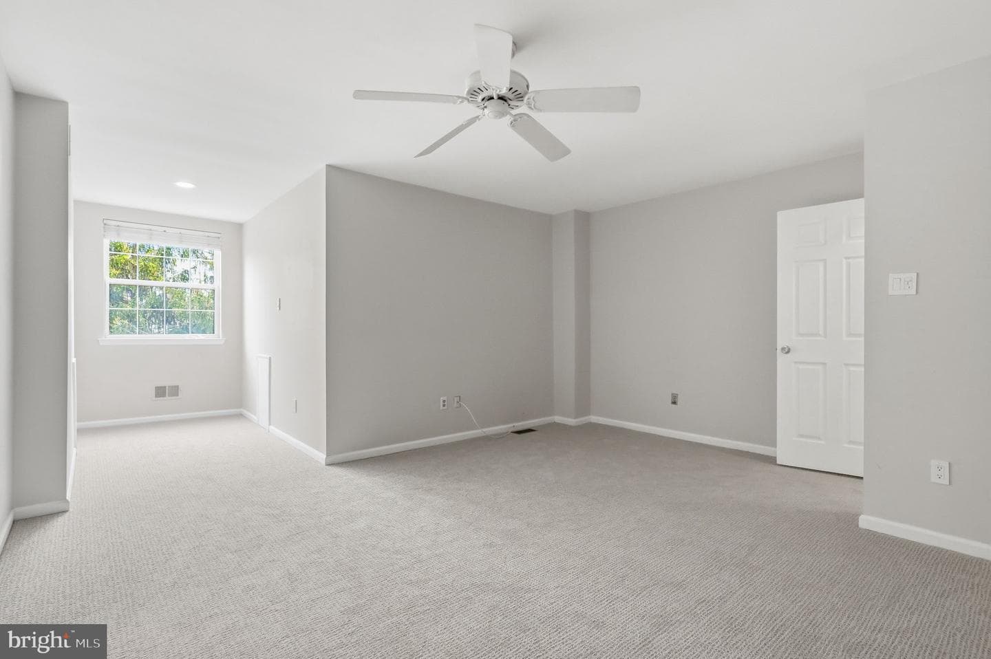 965 Roundhouse Court photo 28