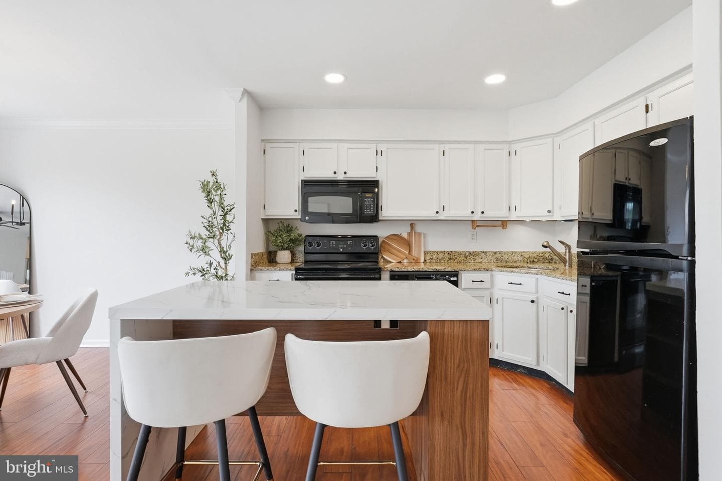 965 Roundhouse Court photo 7