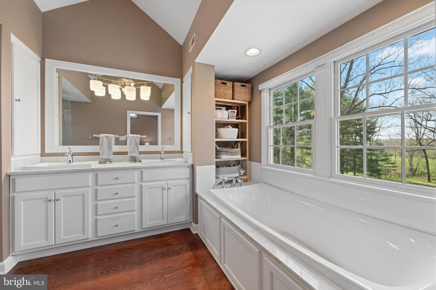 11 Foxchase Road photo 40