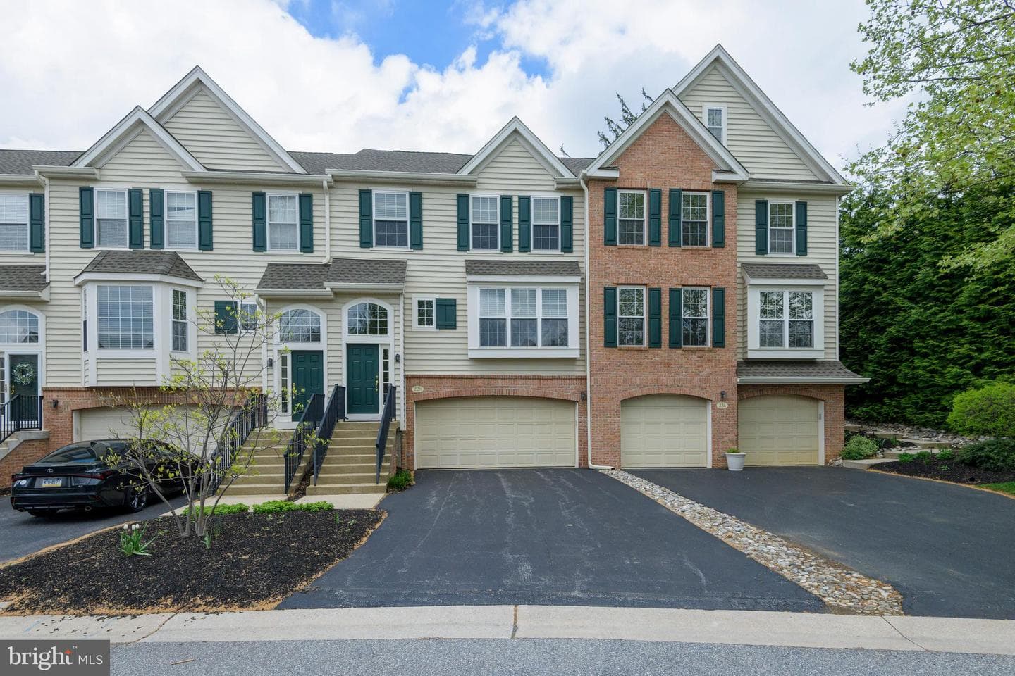 228 Cherry Ln photo 2