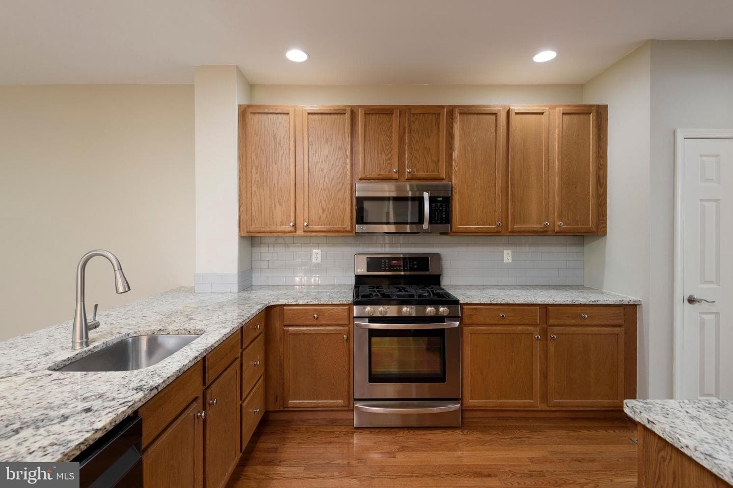 228 Cherry Ln photo 4