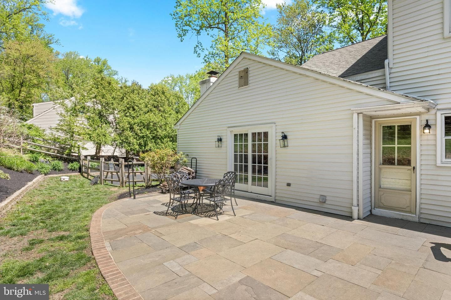 1064 Beaumont Road photo 36
