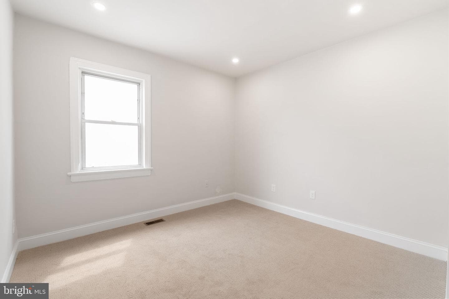 107 Bradford Avenue photo 39