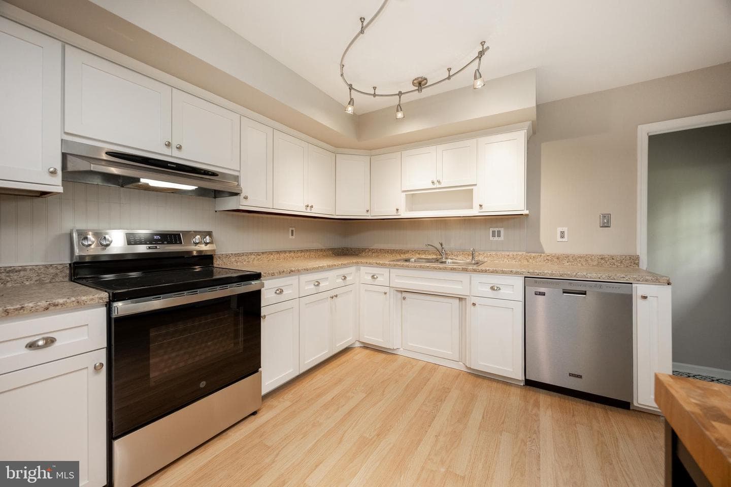 560 Norwood Road photo 12