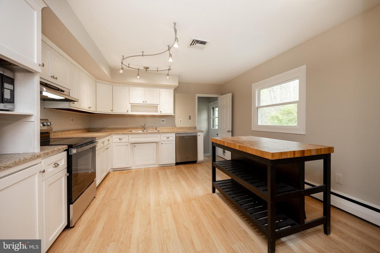 560 Norwood Road photo 14