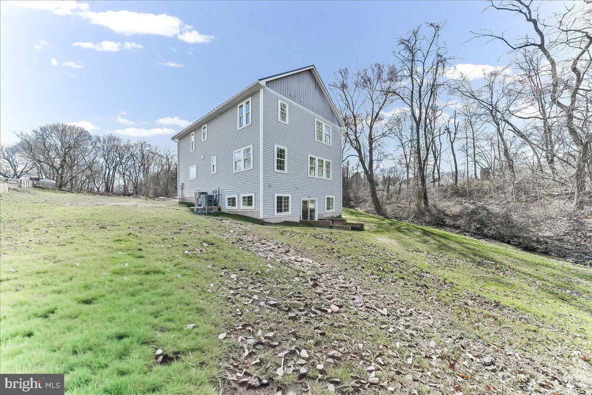 244 W Summit Avenue photo 40