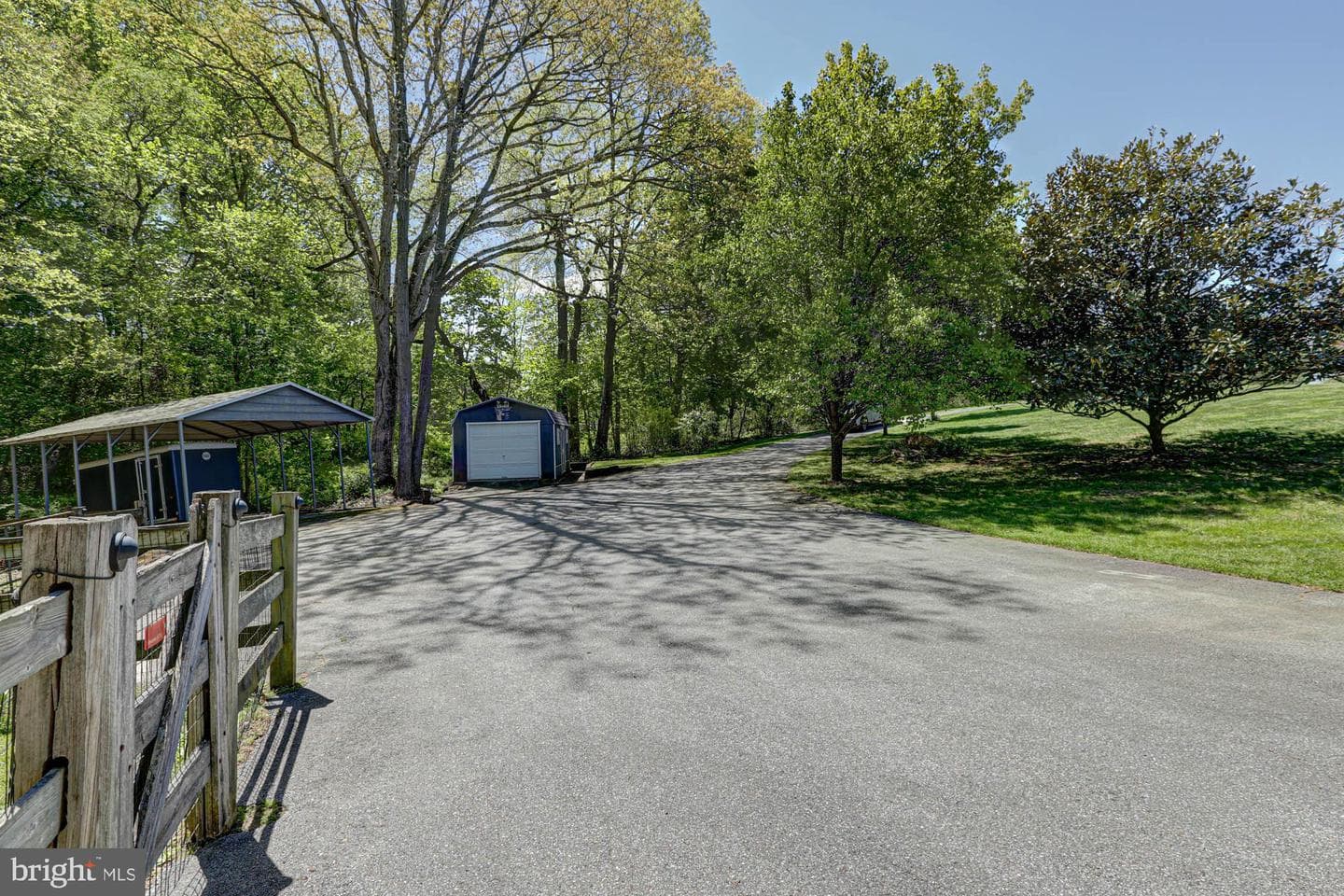 199 Sunnyside Road photo 83