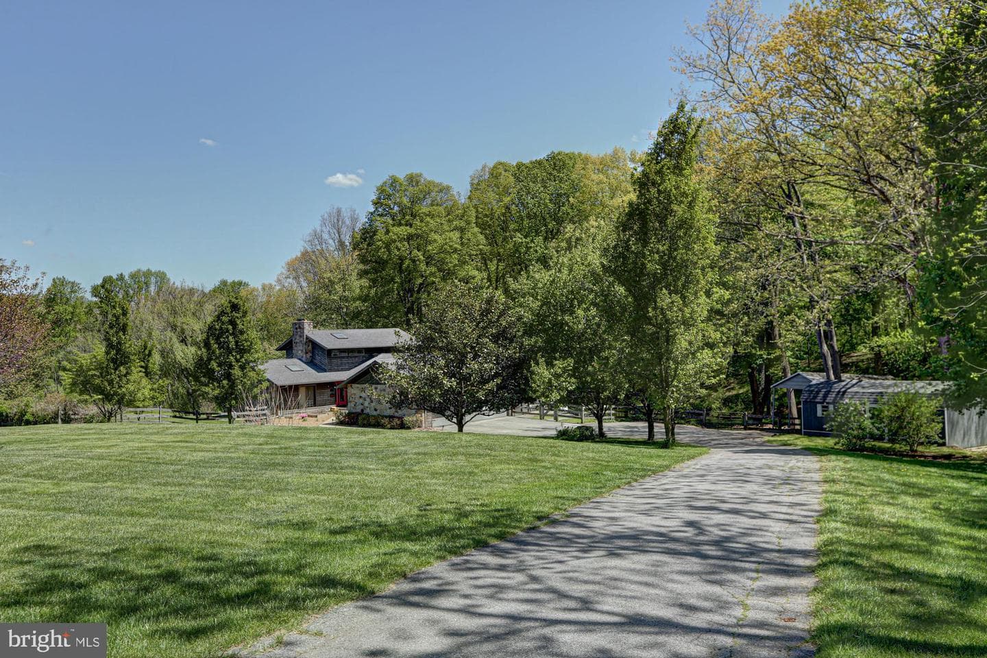 199 Sunnyside Road photo 84