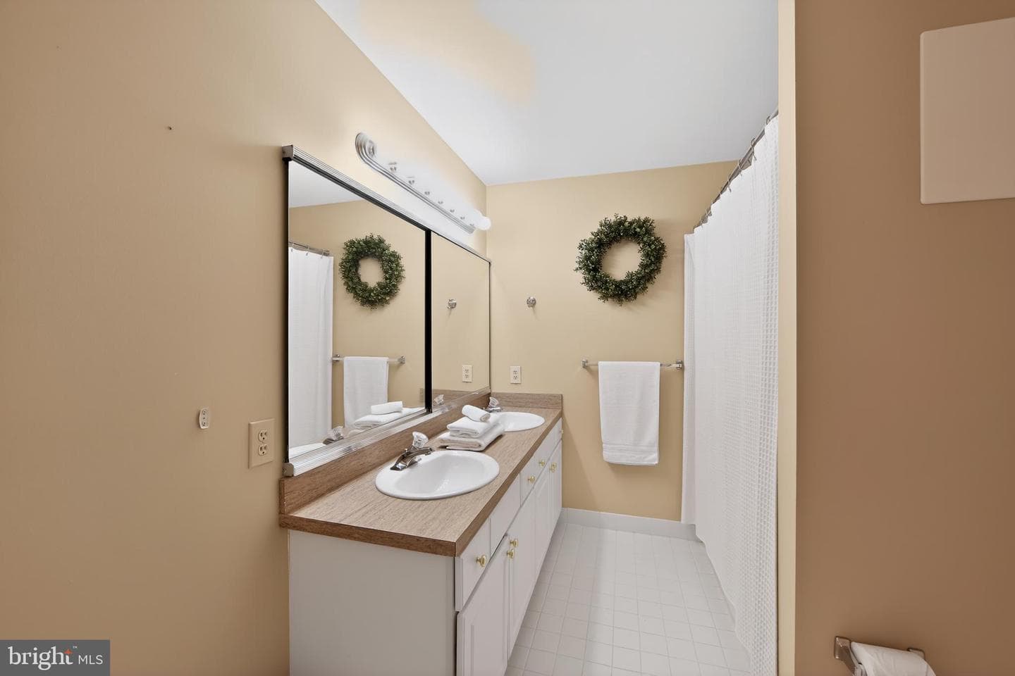 103 N Iroquois Lane photo 40