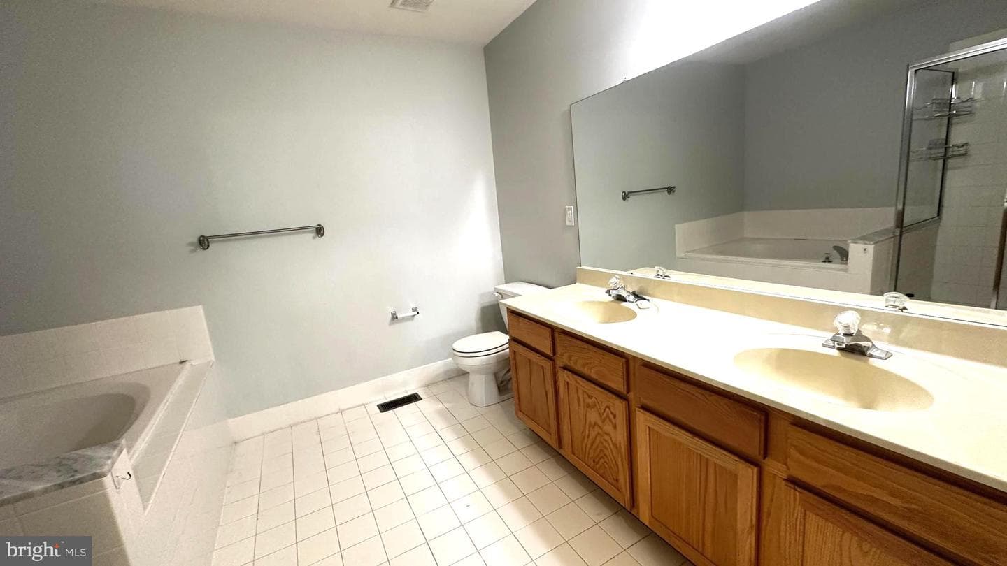 108 Stratford Ct photo 20
