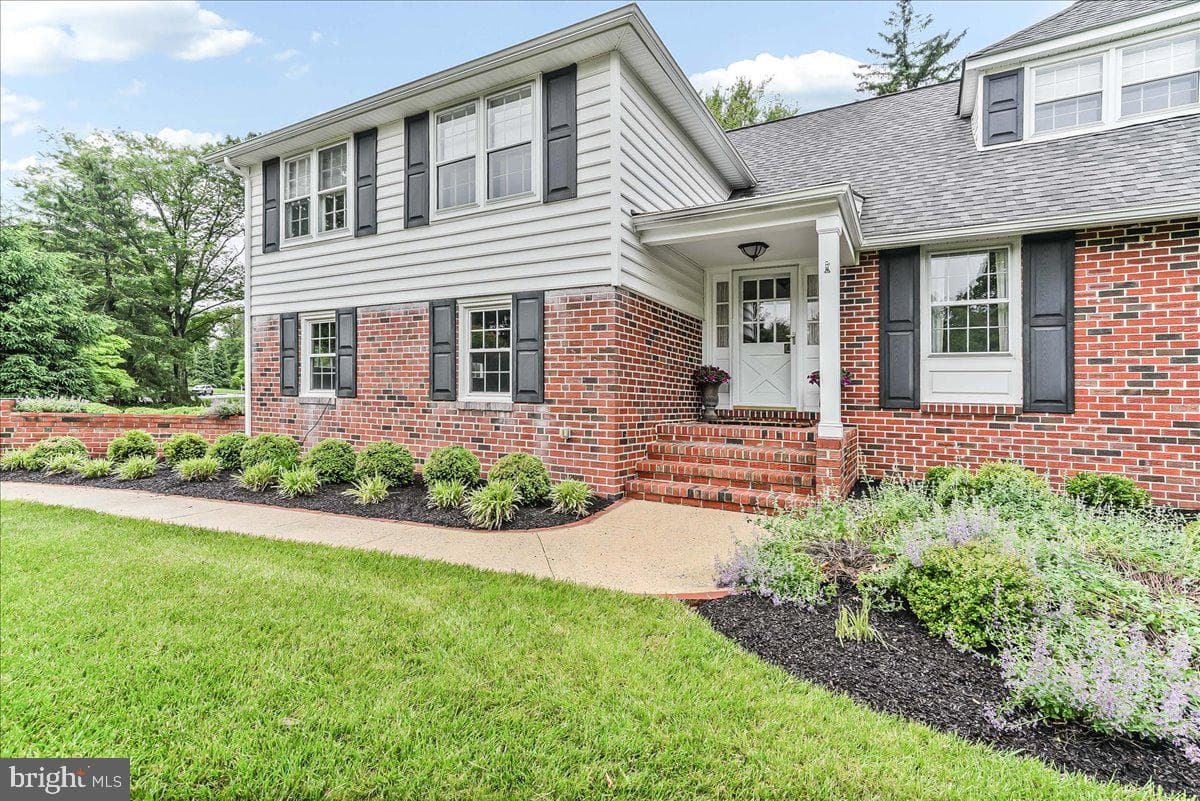 1026 Waltham Road photo 3