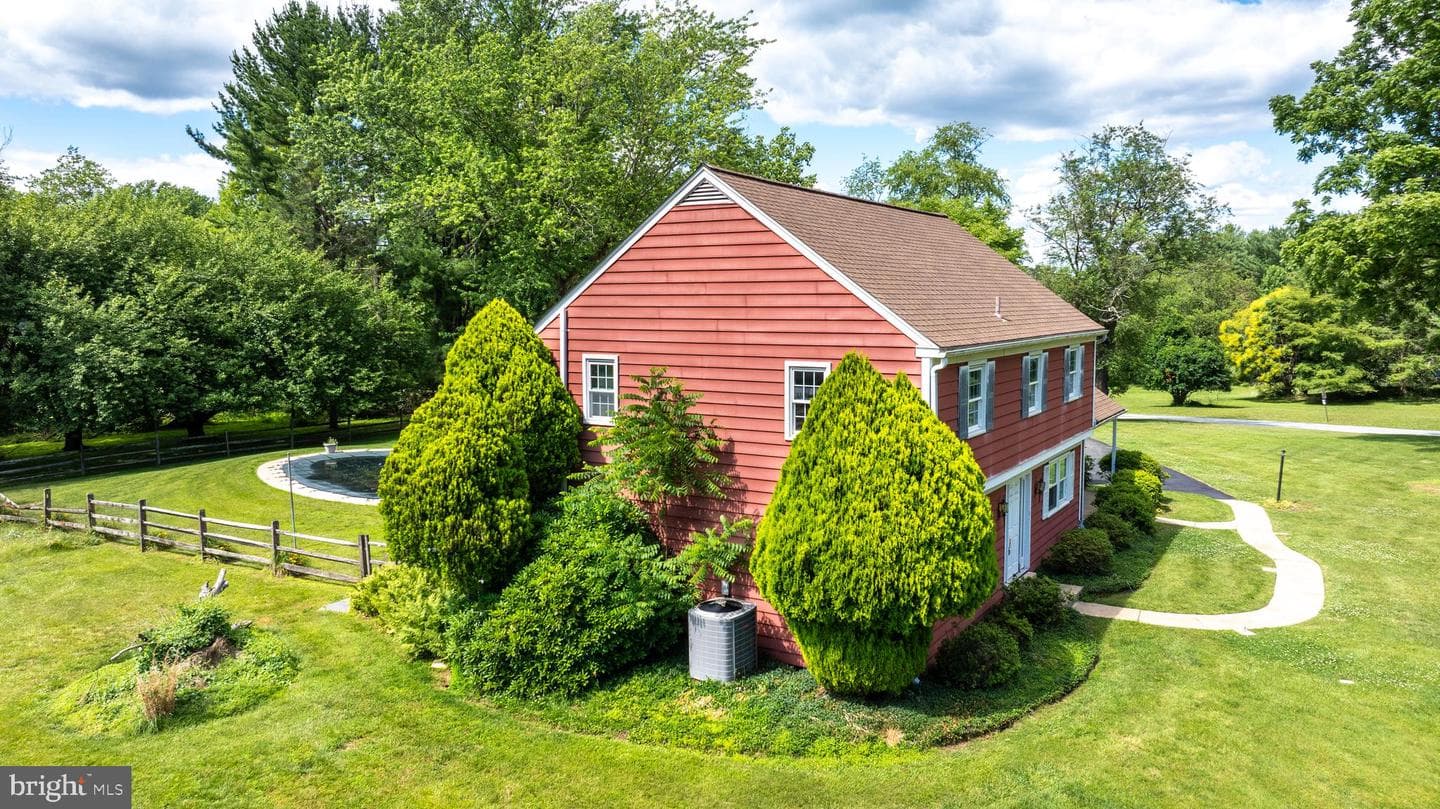 1929 Hillendale Road photo 4