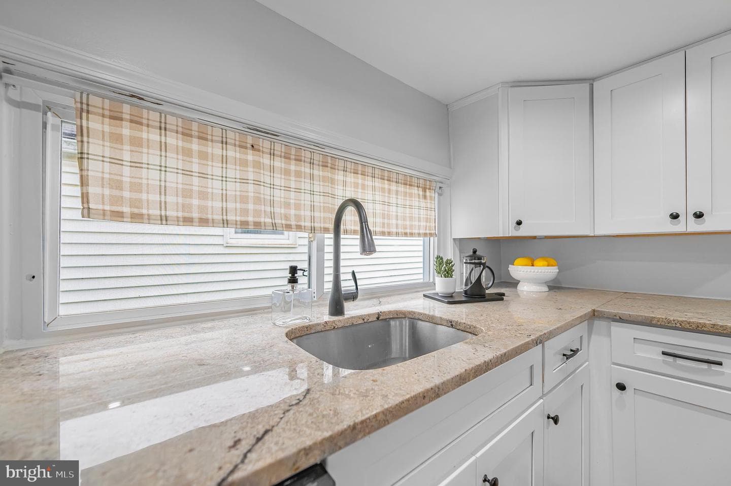 1402 Valley Road photo 4