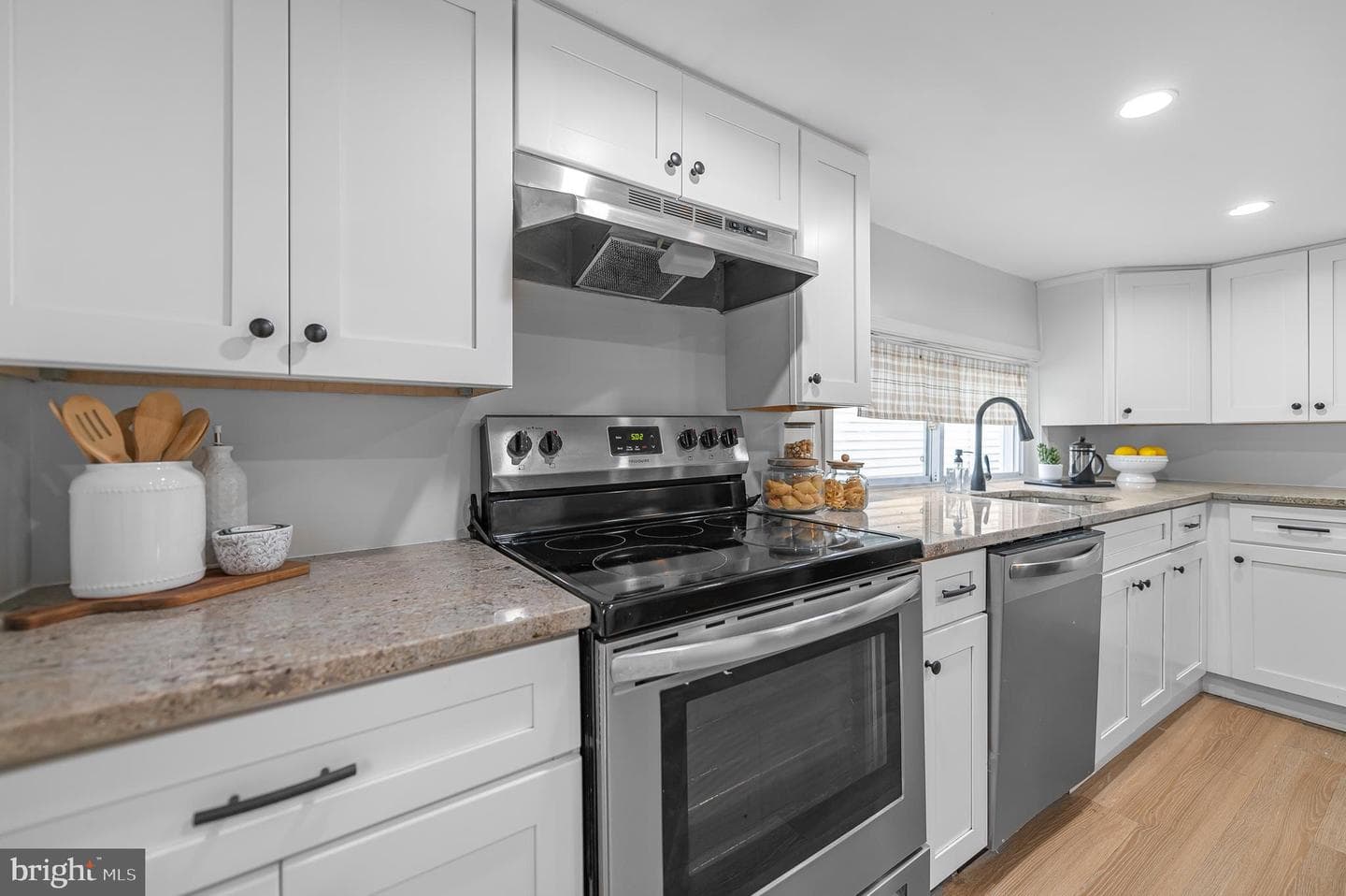 1402 Valley Road photo 5