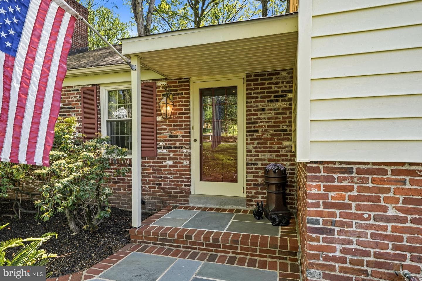 388 Castlewood Drive photo 2