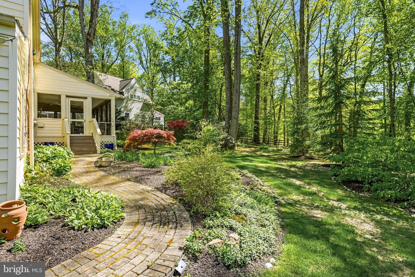 388 Castlewood Drive photo 25