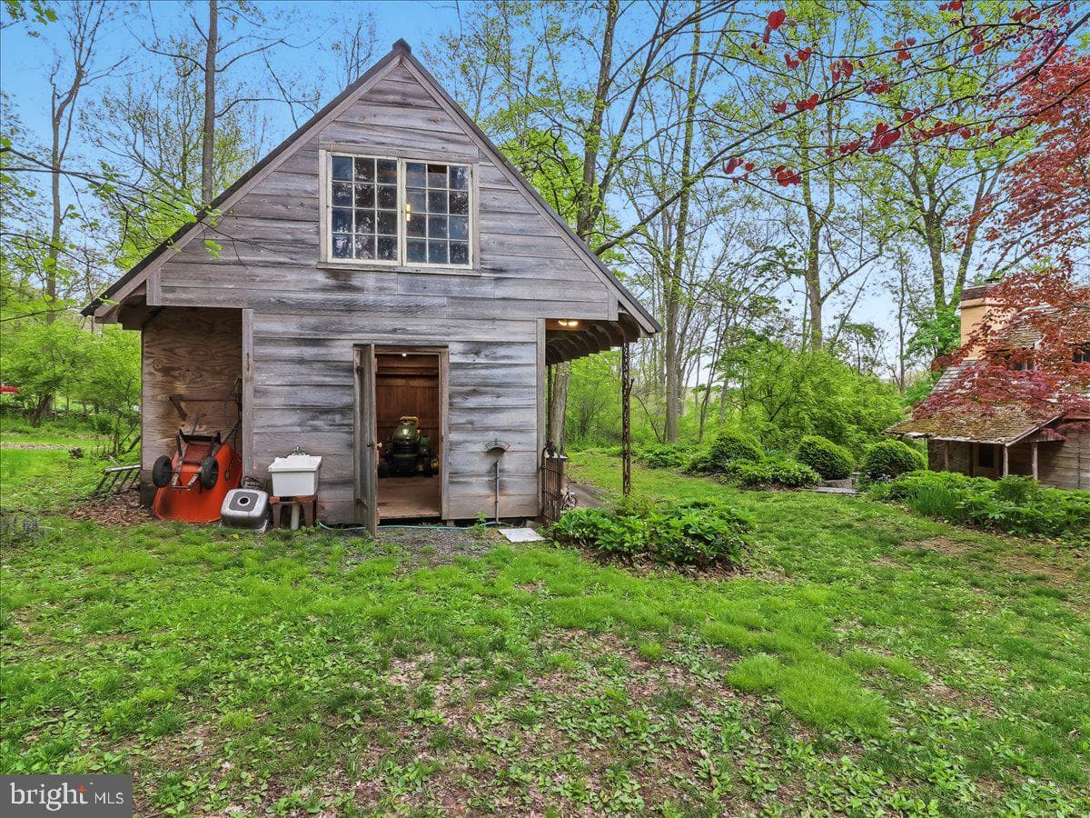 3063 Creek Road photo 13