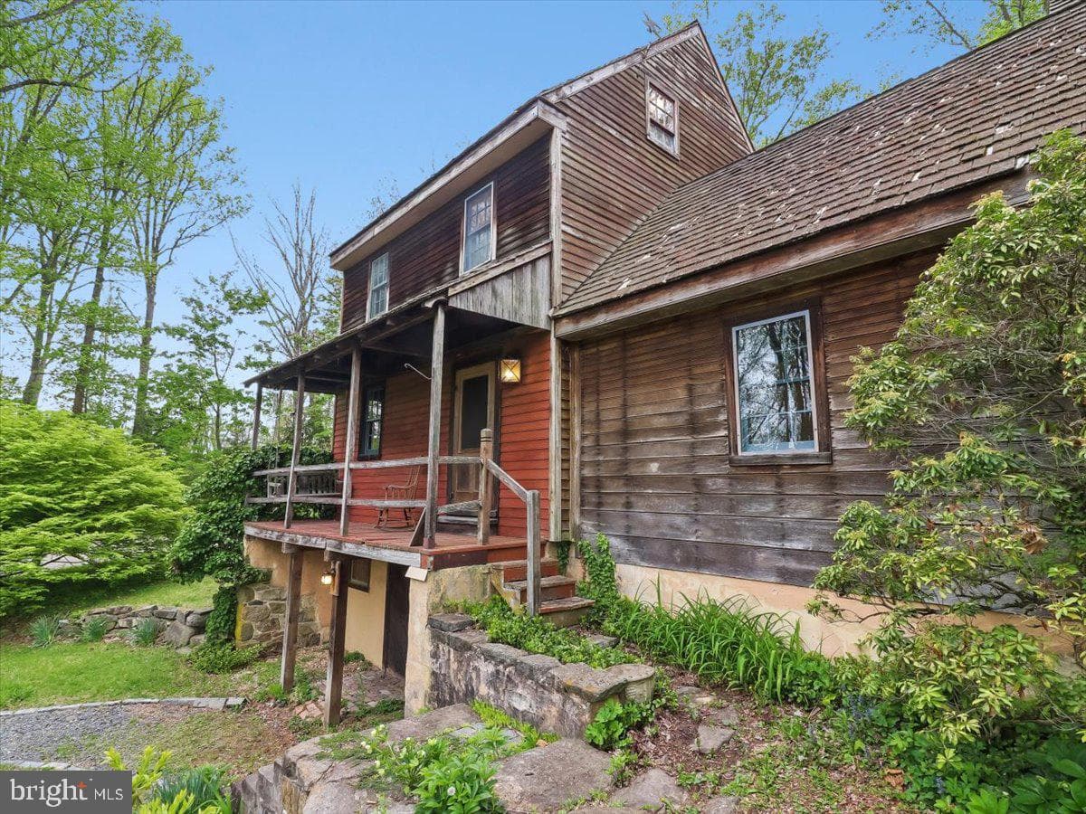 3063 Creek Road photo 2