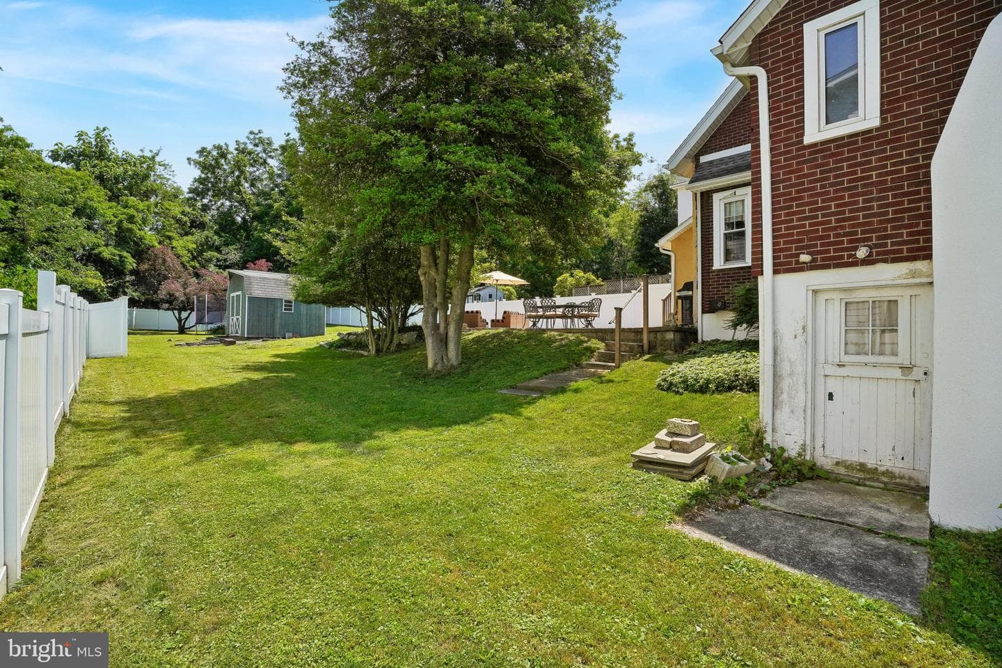 971 Henry Avenue photo 23
