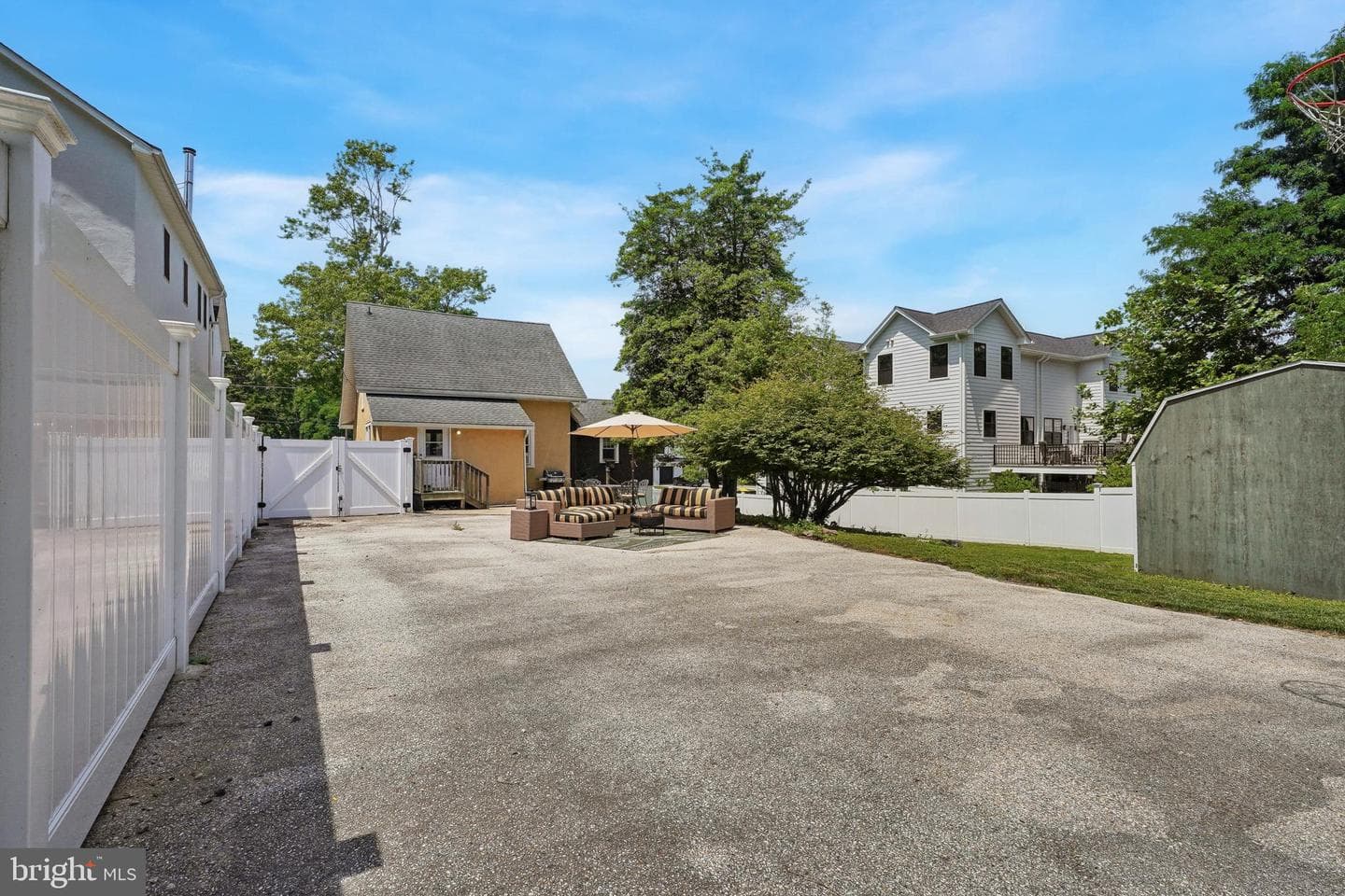 971 Henry Avenue photo 24