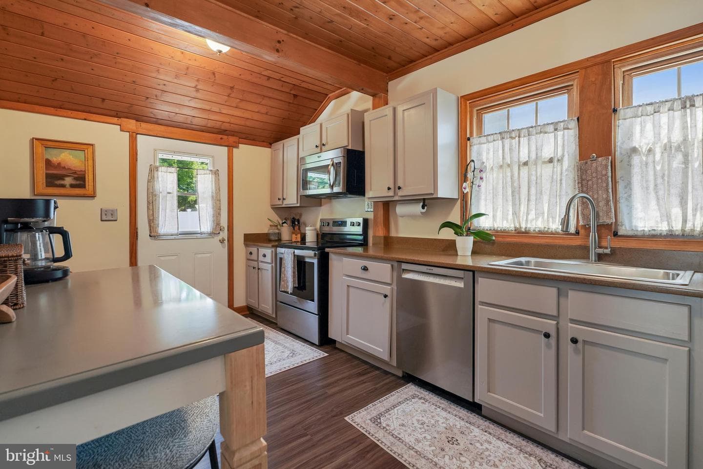 971 Henry Avenue photo 9
