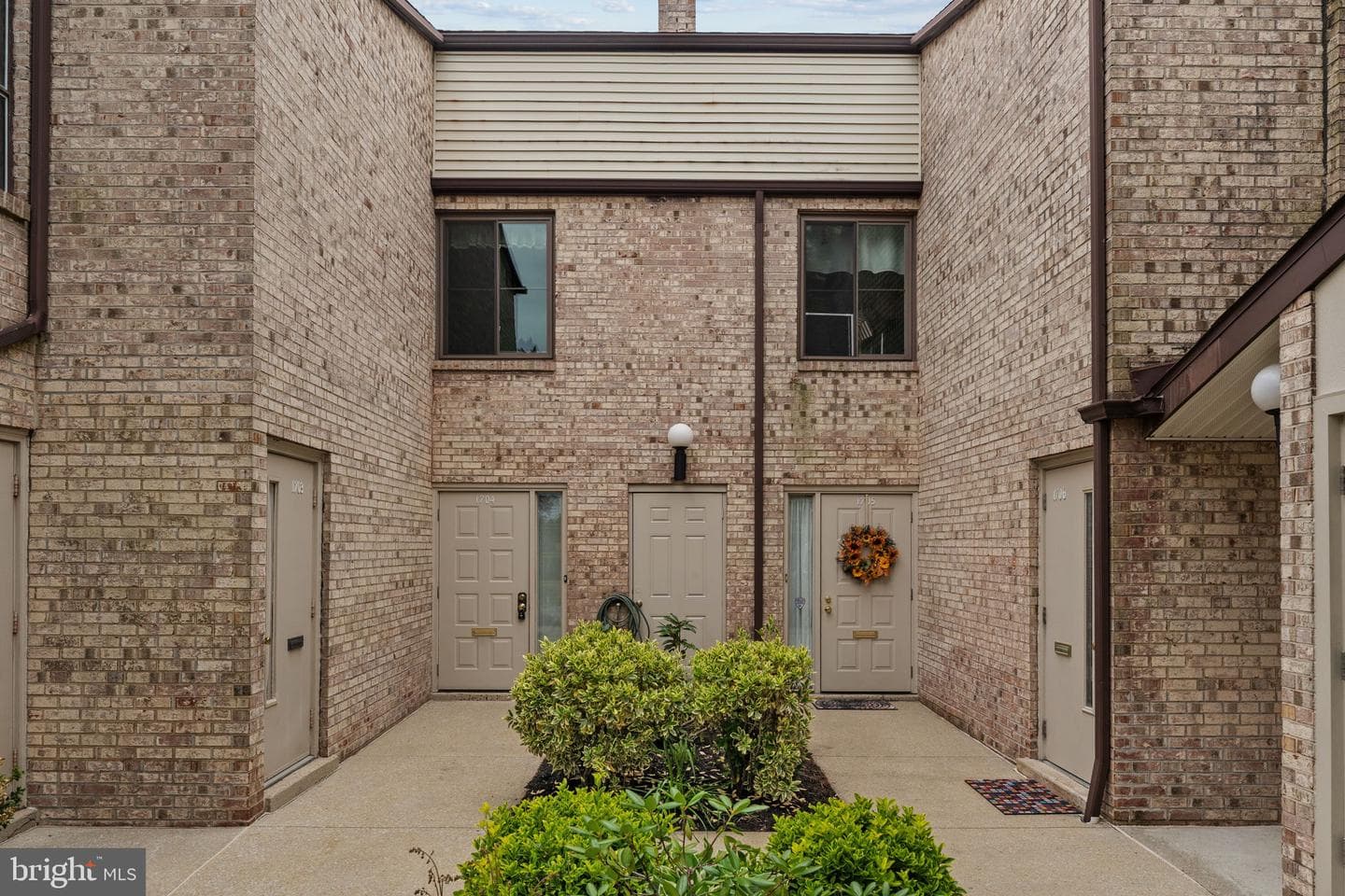 1704 Raintree Lane photo 2