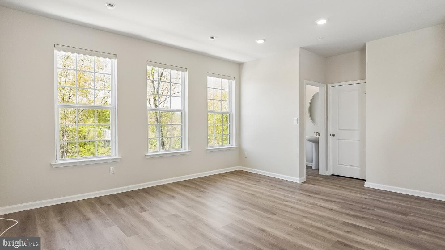 250 Smithworks Boulevard photo 7