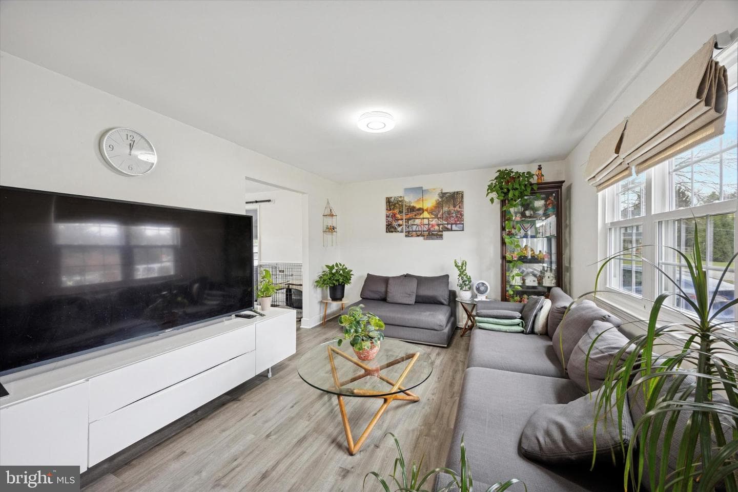315 Oak Lane W photo 3