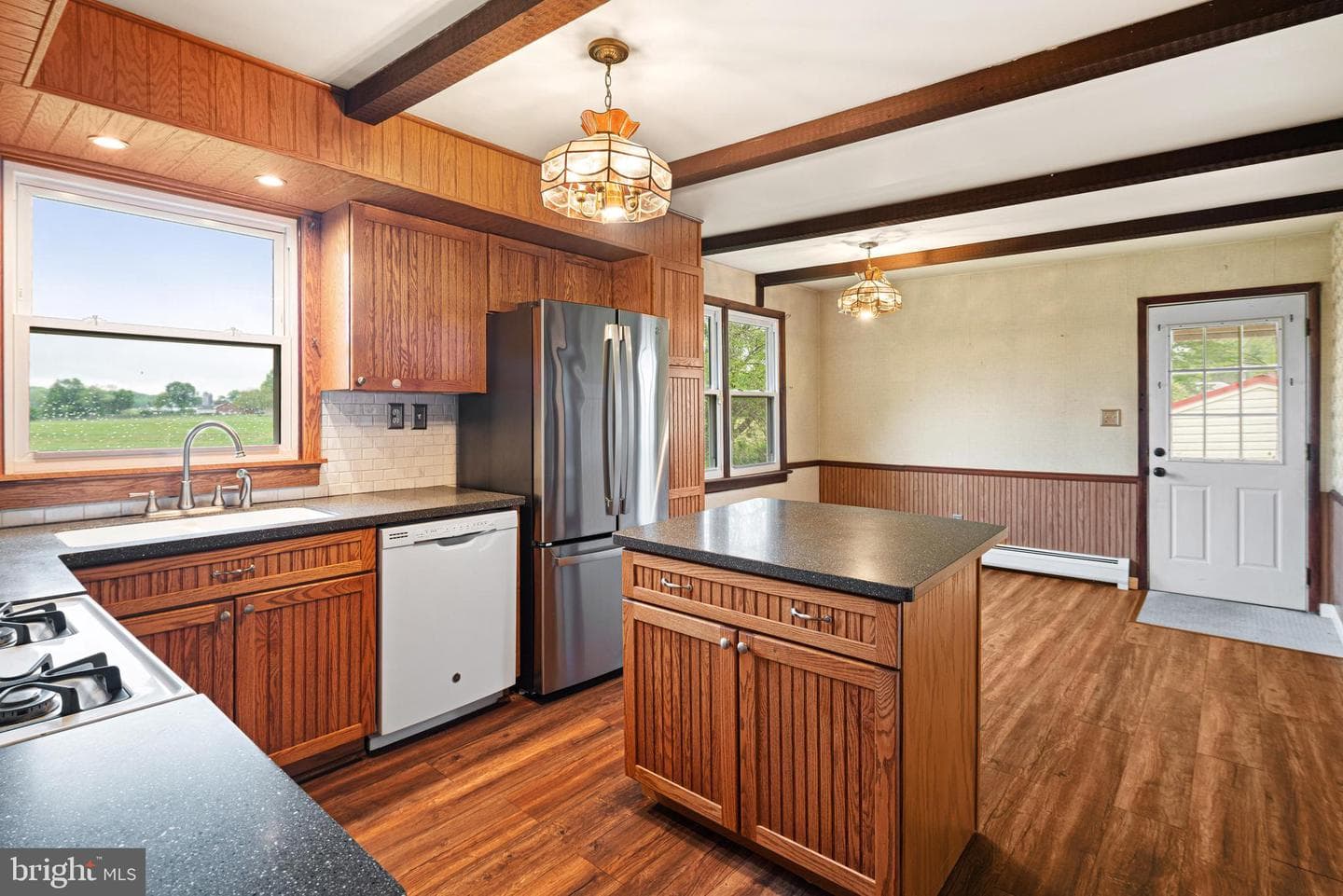557 Media Road photo 4