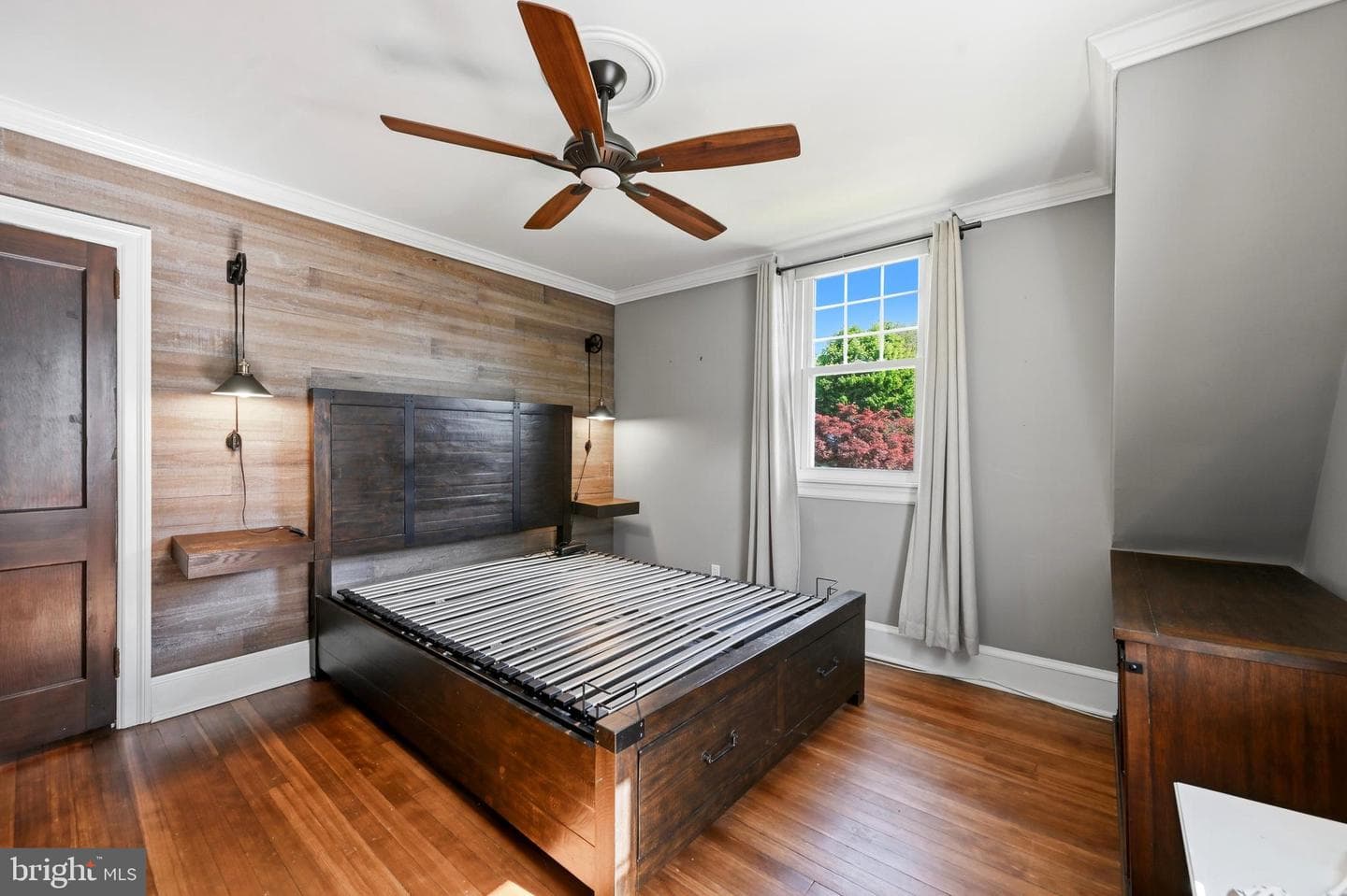 1019 Stirling Street photo 17