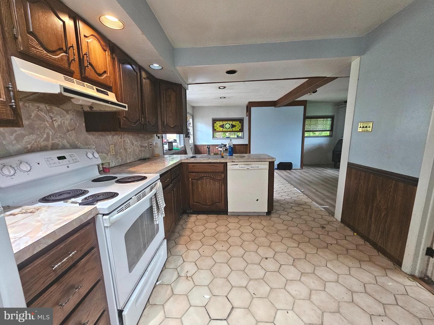 1256 Surrey Road photo 4