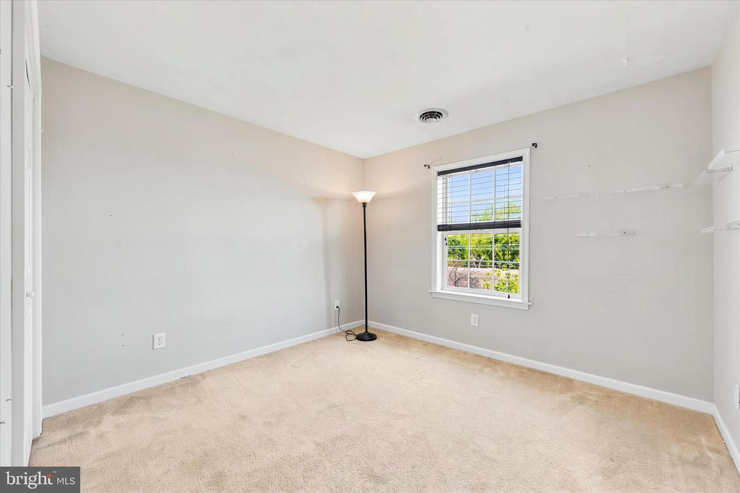 3815 Hazelwood Avenue photo 18