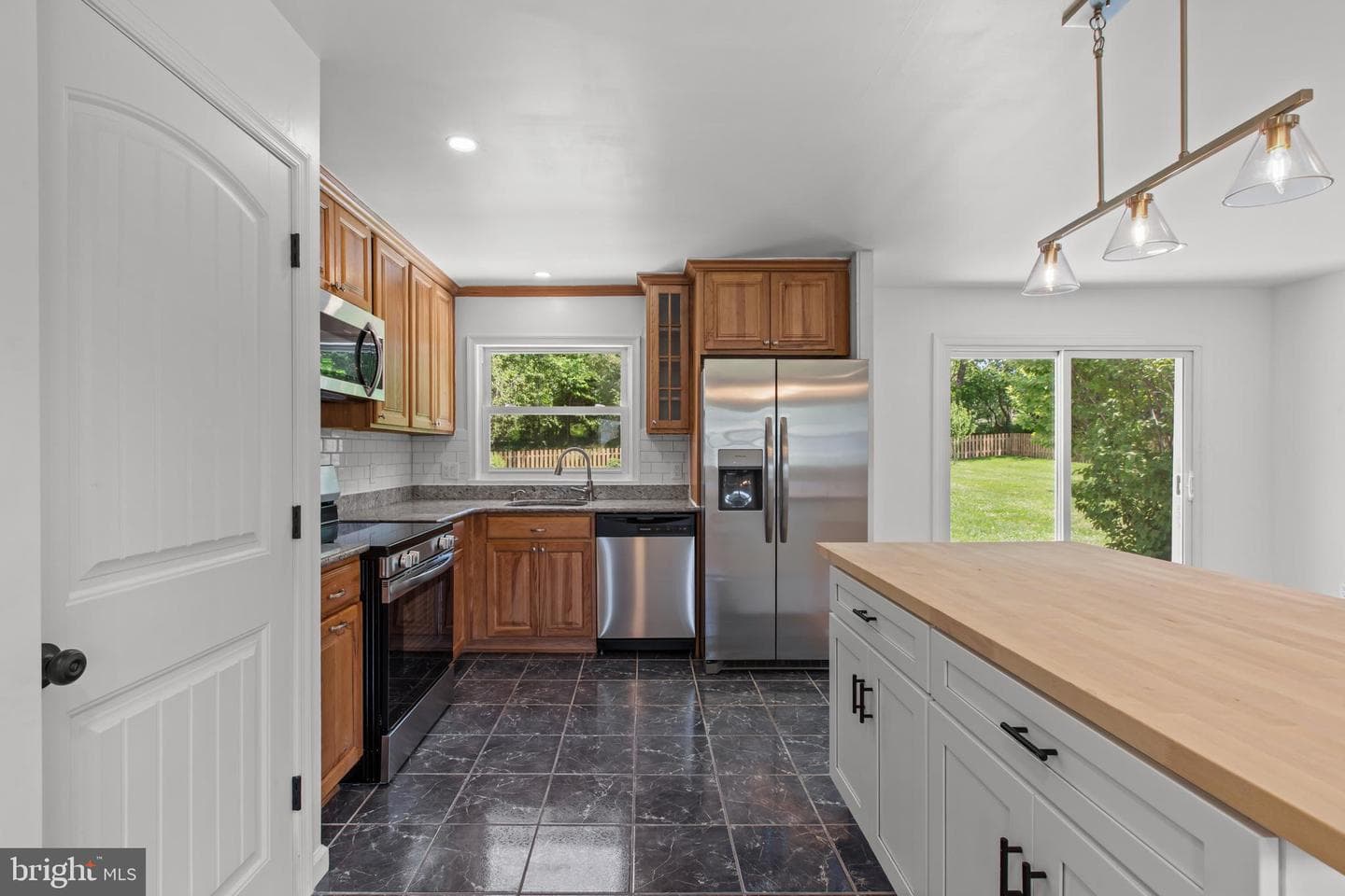 970 Kingsway Drive photo 23
