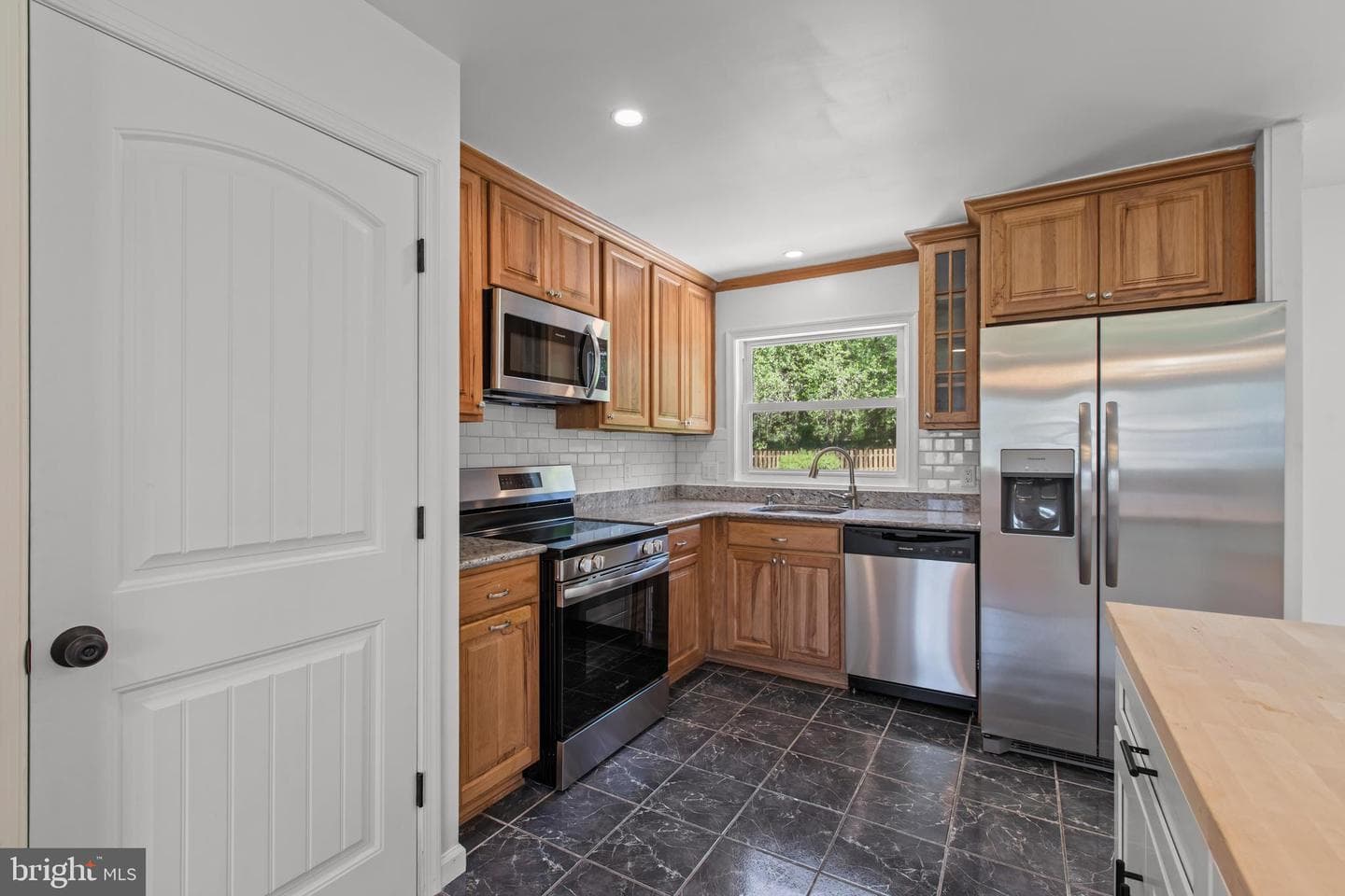 970 Kingsway Drive photo 24