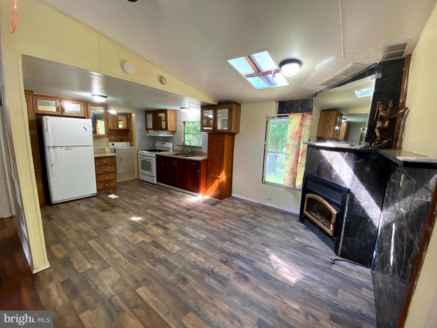 6 Londonderry Court photo 3