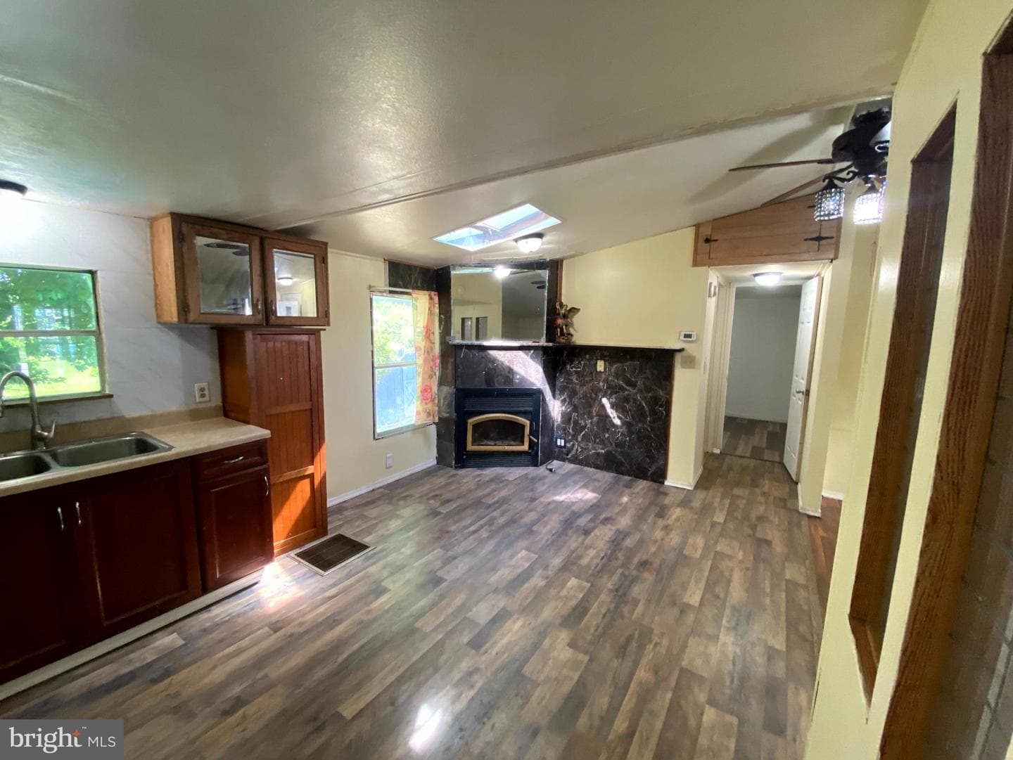 6 Londonderry Court photo 5