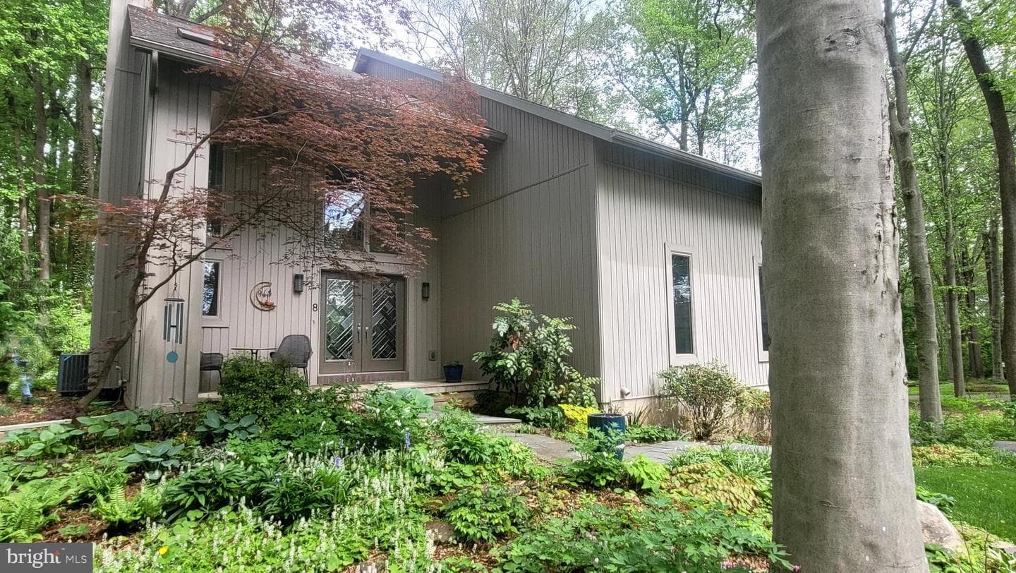 8 Adams Way