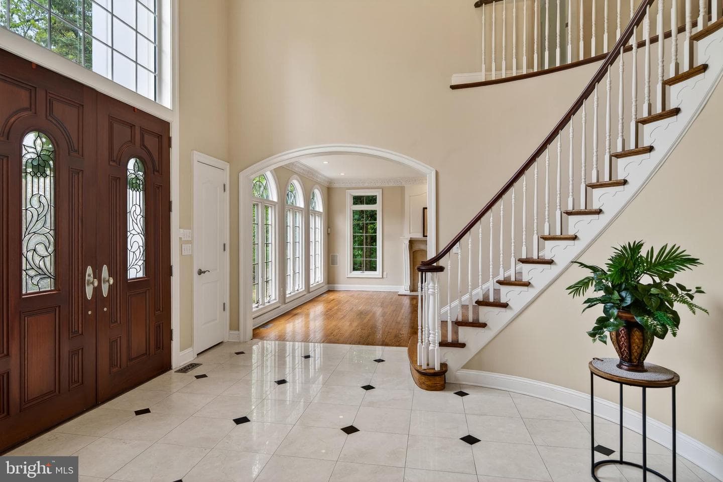 606 Longchamps Drive photo 3