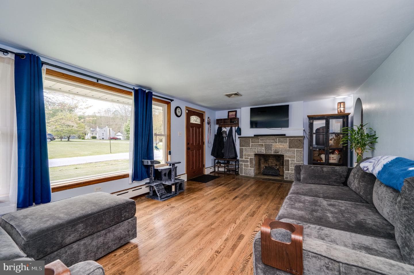 291 Watson Avenue photo 9