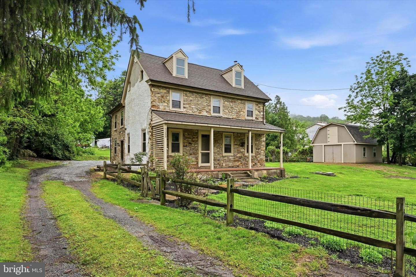 1255 Valley Road photo 2