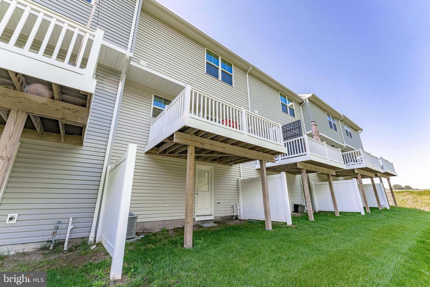 235 Hamilton Lane photo 37
