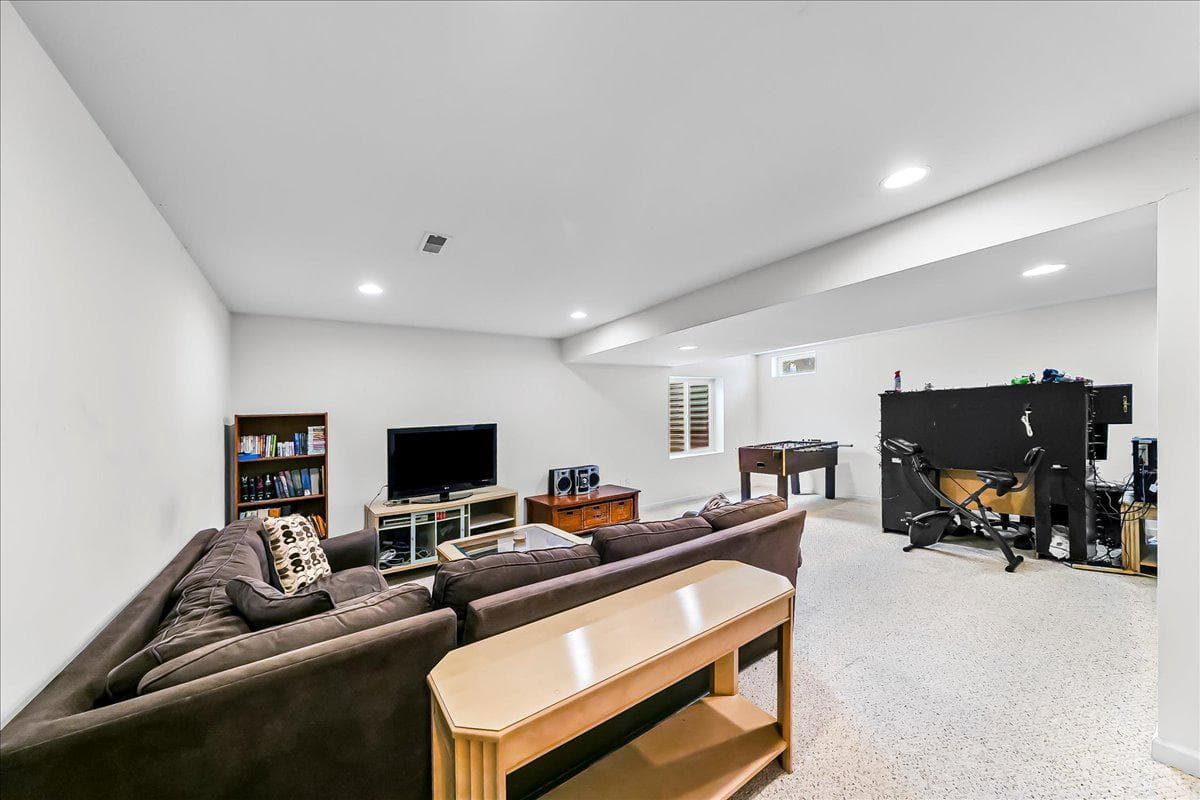 126 Hemlock Drive photo 30