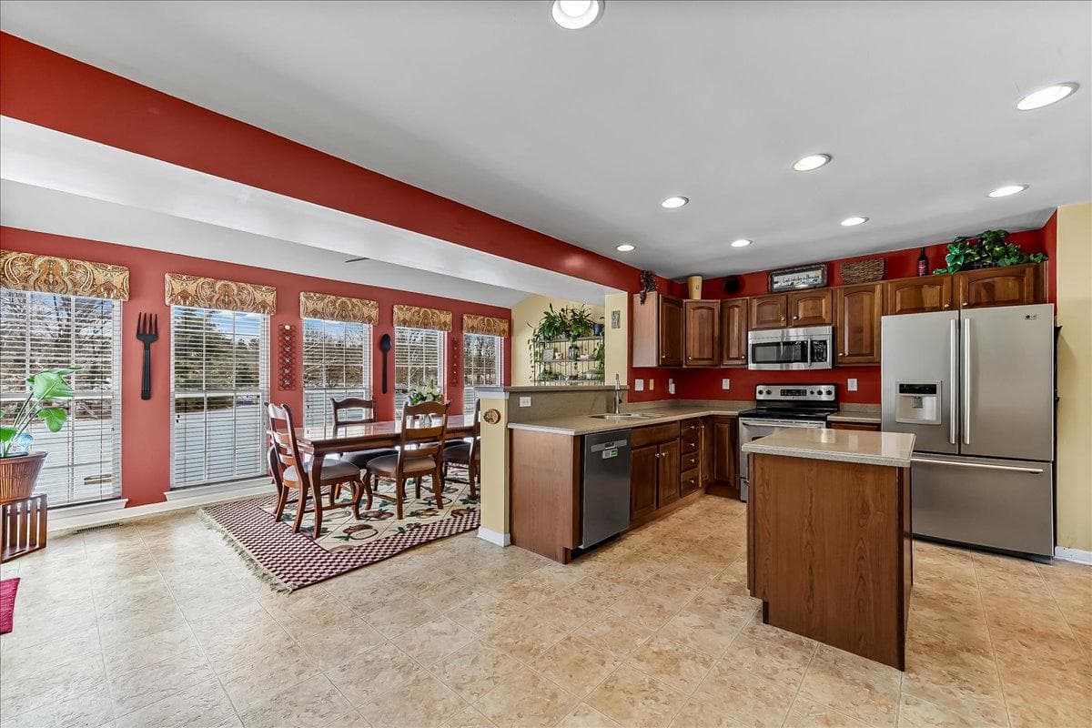 126 Hemlock Drive photo 9