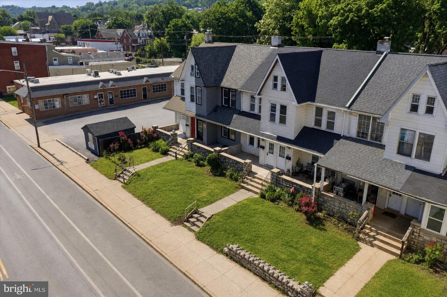 751 E Lincoln Highway photo 18