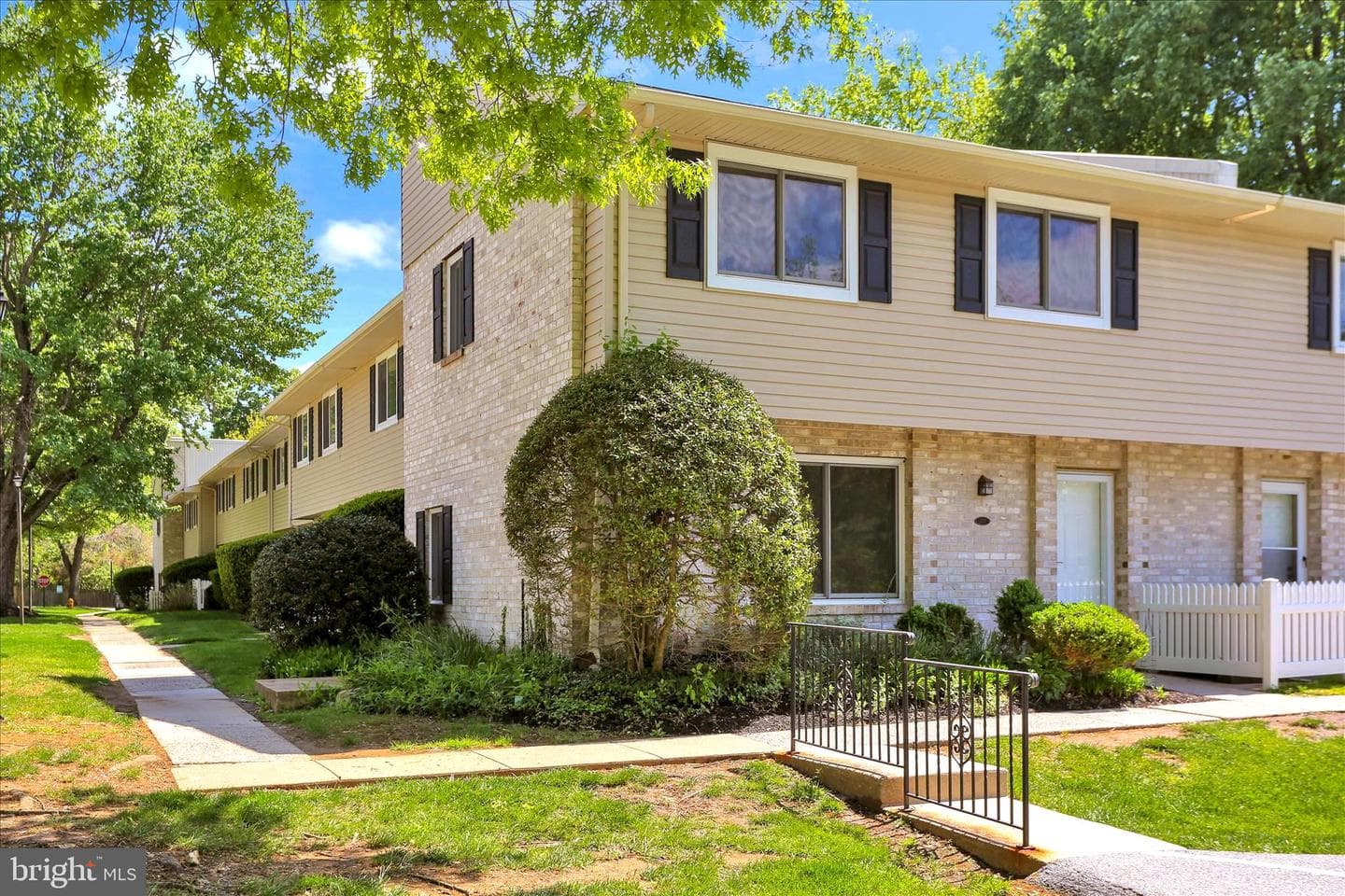 301 Village Walk #301