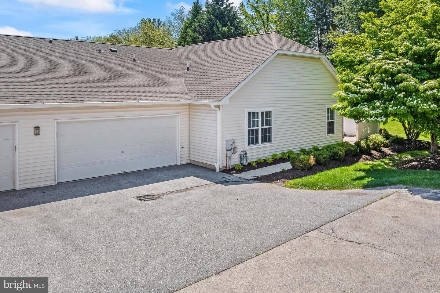 147 Village Way photo 2