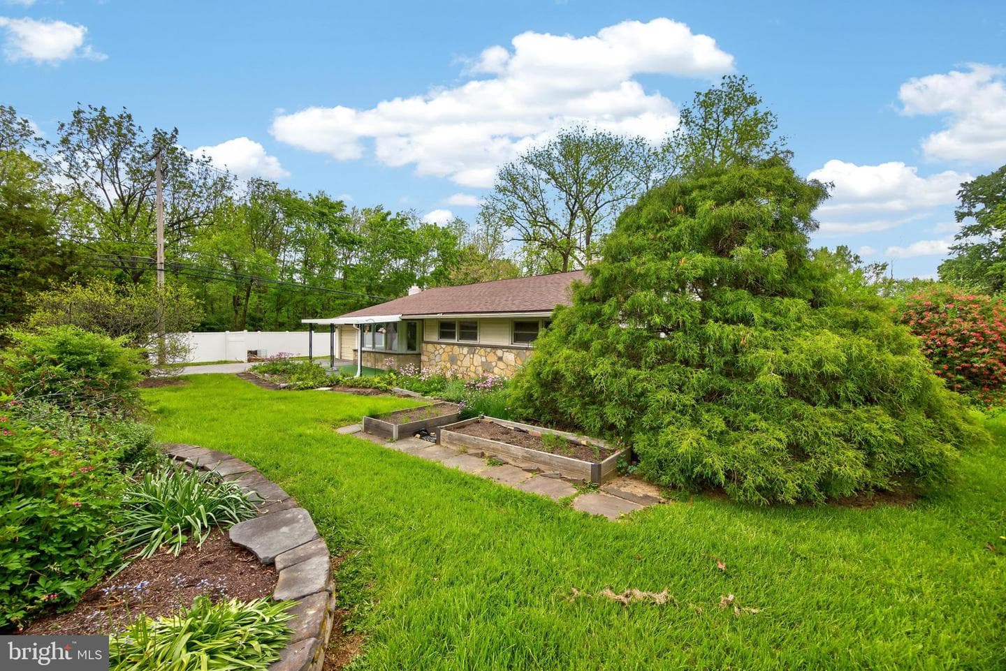 221 Hillside Drive photo 34