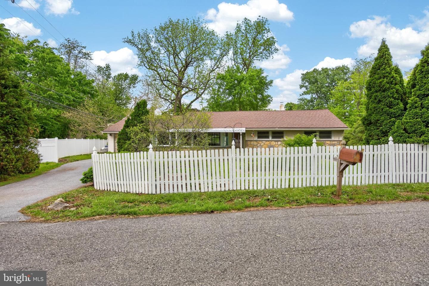 221 Hillside Drive photo 41