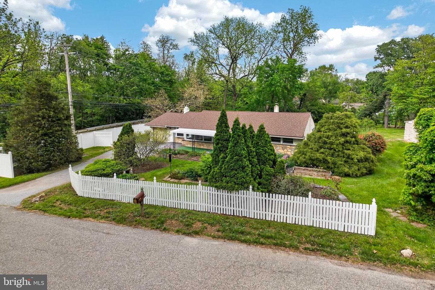 221 Hillside Drive photo 42