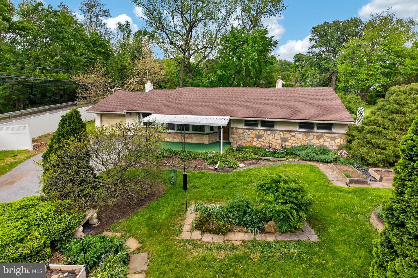 221 Hillside Drive photo 43